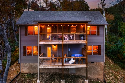 Luxury Gatlinburg Cabin with Game Room & Hot Tub near Trolley in Gatlinburg, Tennessee - Gatlinburg, Tennessee - glamping.directory