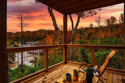 Luxury Gatlinburg Cabin with Game Room & Hot Tub near Trolley in Gatlinburg, Tennessee - Gatlinburg, Tennessee - glamping.directory
