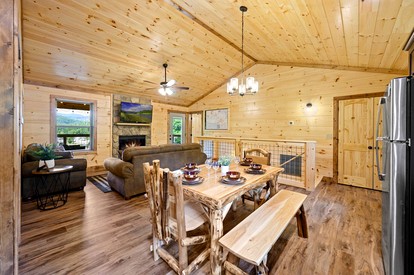 Luxury Gatlinburg Cabin with Game Room & Hot Tub near Trolley in Gatlinburg, Tennessee - Gatlinburg, Tennessee - glamping.directory