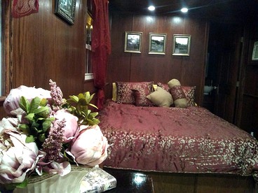 Glamping Caboose for Romantic Getaways in the Heart of Ohio's Wine Country - Madison, Ohio - glamping.directory
