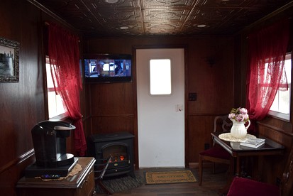 Glamping Caboose for Romantic Getaways in the Heart of Ohio's Wine Country - Madison, Ohio - glamping.directory