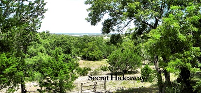 Romantic Tree House-Style Cottage with Fredericksburg Valley Views in Texas Hill Country - Fredericksburg, Texas - glamping.directory