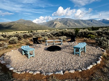 Spacious Camper on a Llama Rescue Ranch with Stunning Views near Questa, New Mexico - Questa, New Mexico - glamping.directory
