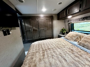 Spacious Camper on a Llama Rescue Ranch with Stunning Views near Questa, New Mexico - Questa, New Mexico - glamping.directory
