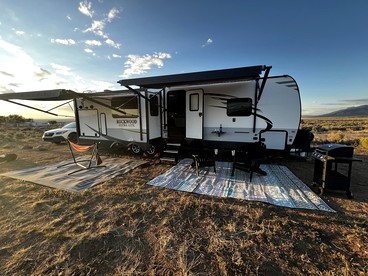 Spacious Camper on a Llama Rescue Ranch with Stunning Views near Questa, New Mexico - Questa, New Mexico - glamping.directory