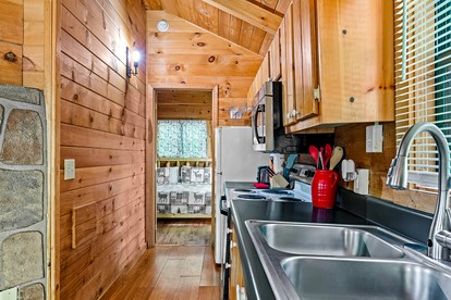 Wonderful Secluded Cabin with Hot-tub in Sevierville, Tennessee - Sevierville, Tennessee - glamping.directory
