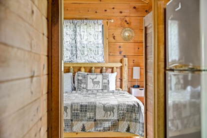 Wonderful Secluded Cabin with Hot-tub in Sevierville, Tennessee - Sevierville, Tennessee - glamping.directory