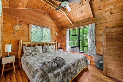 Wonderful Secluded Cabin with Hot-tub in Sevierville, Tennessee - Sevierville, Tennessee - glamping.directory