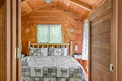 Wonderful Secluded Cabin with Hot-tub in Sevierville, Tennessee - Sevierville, Tennessee - glamping.directory