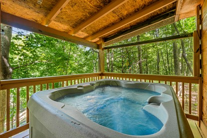 Wonderful Secluded Cabin with Hot-tub in Sevierville, Tennessee - Sevierville, Tennessee - glamping.directory