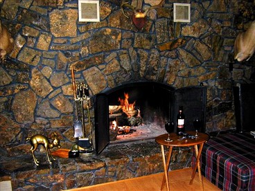 Rustic Cabin Rental in the Woods with Private Dock on Lake Dardanelle, Arkansas - Scranton, Arkansas - glamping.directory