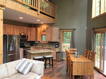 Cozy Vacation Rental for 10 with a Fire Pit in Jim Thorpe, Pennsylvania - Jim Thorpe, Pennsylvania - glamping.directory
