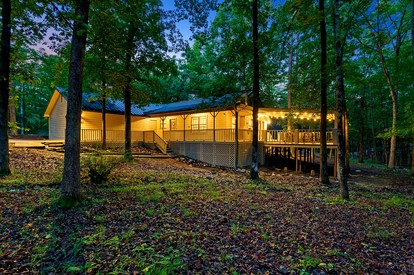 Creekside Cabin Perfect for Family Getaways in Broken Bow, Oklahoma - Broken Bow, Oklahoma - glamping.directory