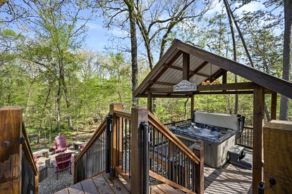 Creekside Cabin Perfect for Family Getaways in Broken Bow, Oklahoma - Broken Bow, Oklahoma - glamping.directory