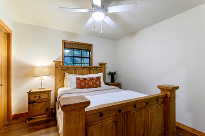 Creekside Cabin Perfect for Family Getaways in Broken Bow, Oklahoma - Broken Bow, Oklahoma - glamping.directory