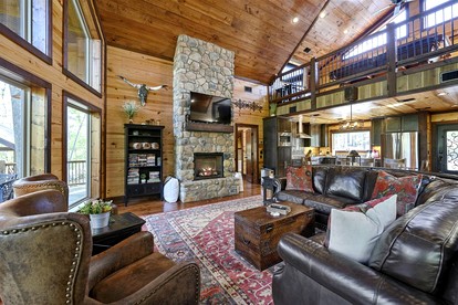 Creekside Cabin Perfect for Family Getaways in Broken Bow, Oklahoma - Broken Bow, Oklahoma - glamping.directory