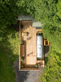 Vintage Airstream Retreat with Private Deck & Outdoor Shower in Delancey, New York - Delancey, New York - glamping.directory