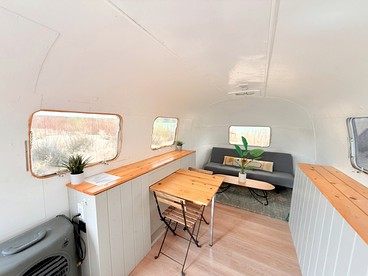 Romantic Airstream on Yuba Lake with Breathtaking Views to Reconnect with Nature in Utah - Levan, Utah - glamping.directory