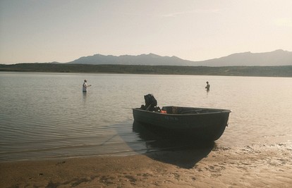 Romantic Airstream on Yuba Lake with Breathtaking Views to Reconnect with Nature in Utah - Levan, Utah - glamping.directory