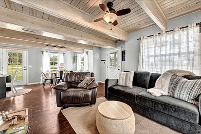 Inviting Hideaway Perfect for a Relaxing Escape in Siloam Springs, Arkansas - Siloam Springs, Arkansas - glamping.directory