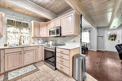 Inviting Hideaway Perfect for a Relaxing Escape in Siloam Springs, Arkansas - Siloam Springs, Arkansas - glamping.directory