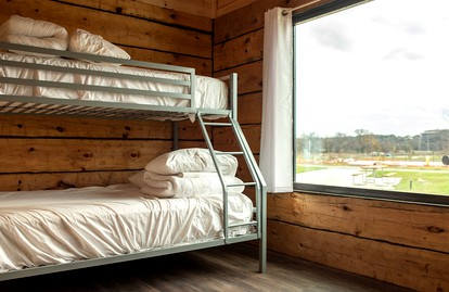 Cute Cabin Rental in Waco, for Wonderful Family Glamping in Texas - Waco, Texas - glamping.directory
