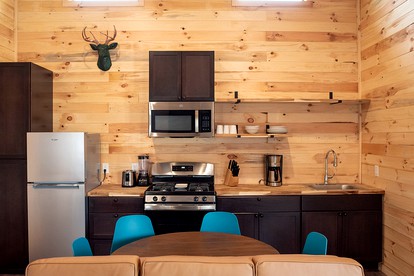 Cute Cabin Rental in Waco, for Wonderful Family Glamping in Texas - Waco, Texas - glamping.directory