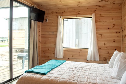 Cute Cabin Rental in Waco, for Wonderful Family Glamping in Texas - Waco, Texas - glamping.directory