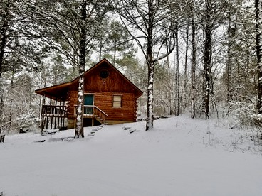 Real Private Cabin with Idyllic for a Secluded Romantic Getaway in Arkansas - Eureka Springs, Arkansas - glamping.directory