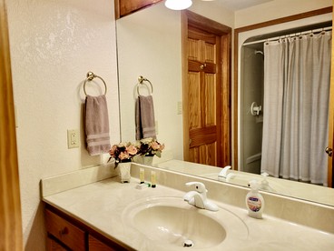 Real Private Cabin with Idyllic for a Secluded Romantic Getaway in Arkansas - Eureka Springs, Arkansas - glamping.directory