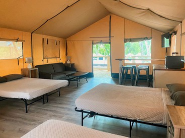 Rustic Glamping Rental in Cibolo for Unforgettable Family Vacations in Texas - Cibolo, Texas - glamping.directory
