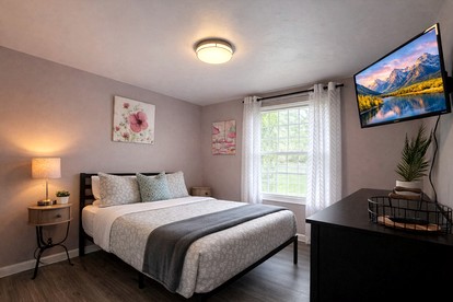Splendid Cabin with Fire it and Backyard in NC - Charlotte, North Carolina - glamping.directory