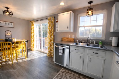 Splendid Cabin with Fire it and Backyard in NC - Charlotte, North Carolina - glamping.directory