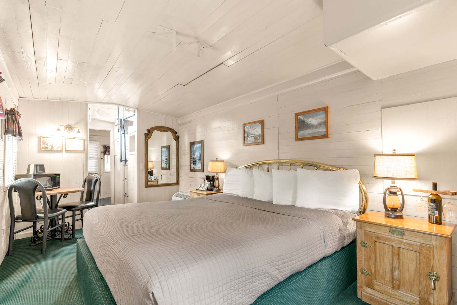 Jubilee Railroad Wilderness Lodge - Dunsmuir, California - glamping.directory