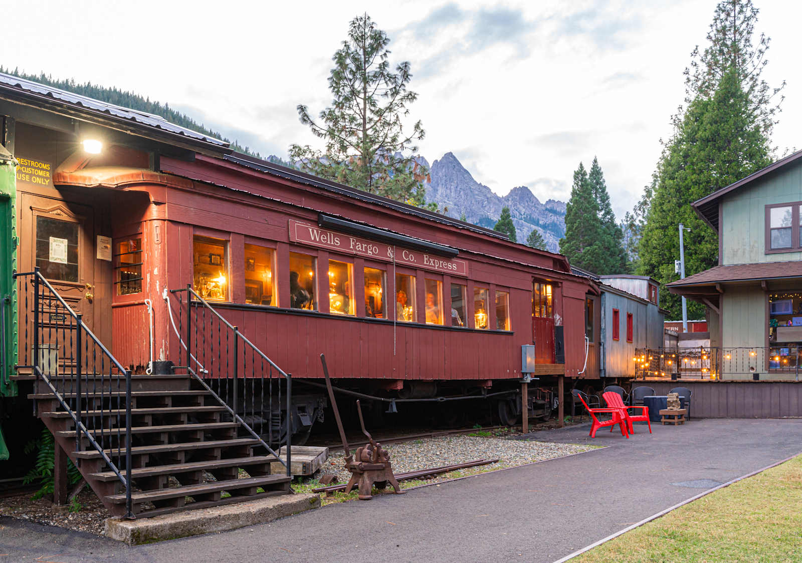 Jubilee Railroad Wilderness Lodge - glamping.directory