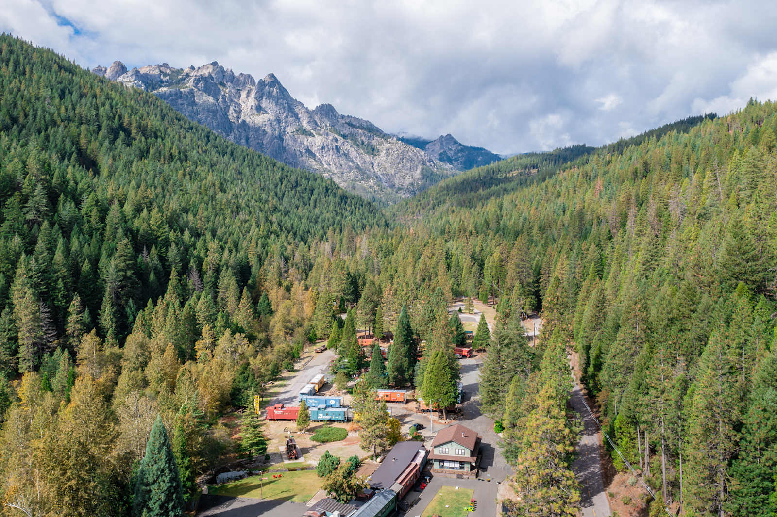 Jubilee Railroad Wilderness Lodge - Dunsmuir, California - glamping.directory