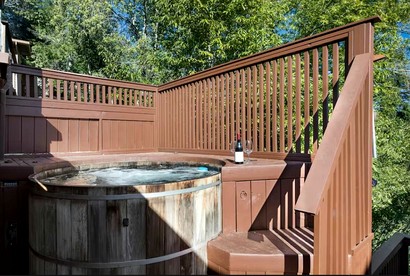 Beautifully Unique Cabin with Jacuzzi, Pool and Enormous Interior in Forestville, California - Forestville, California - glamping.directory