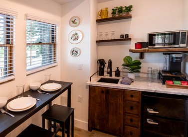 Treehouse in Waco, Texas for Romantic Glamping Escapes - Elm Mott, Texas - glamping.directory