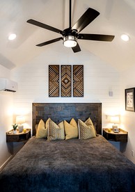Treehouse in Waco, Texas for Romantic Glamping Escapes - Elm Mott, Texas - glamping.directory