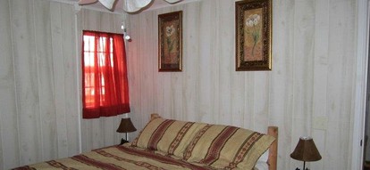 Charming Cabin Rental in the Woods along Lake Caddo in Texas - Jefferson, Texas - glamping.directory
