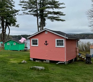 Lakefront Secluded Cottage in Northwood, New Hampshire - glamping.directory