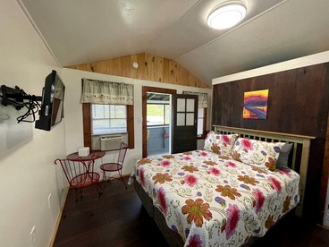 Lakefront Secluded Cottage in Northwood, New Hampshire - Northwood, New Hampshire - glamping.directory