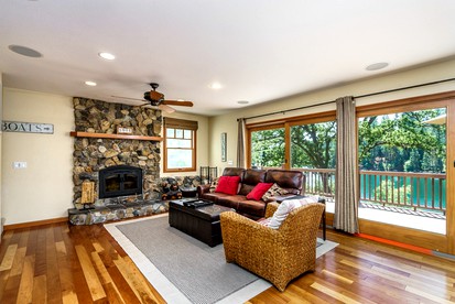 Lakefront Cabin with Private Dock, Pool, Tennis Court and Balcony in Groveland, California - Groveland, California - glamping.directory