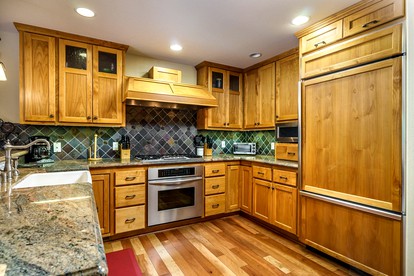 Lakefront Cabin with Private Dock, Pool, Tennis Court and Balcony in Groveland, California - Groveland, California - glamping.directory
