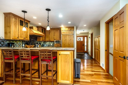 Lakefront Cabin with Private Dock, Pool, Tennis Court and Balcony in Groveland, California - Groveland, California - glamping.directory