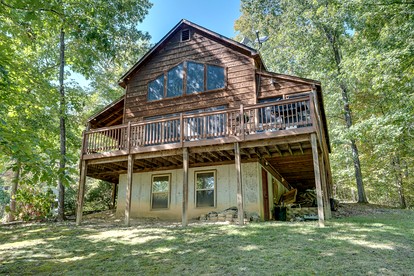 Incredible Mountain Cabin for Family Getaways with Hot Tub and Game Room near Pigeon Forge Parkway, Tennessee - glamping.directory