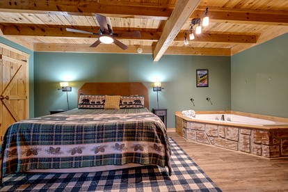 Incredible Mountain Cabin for Family Getaways with Hot Tub and Game Room near Pigeon Forge Parkway, Tennessee - Sevierville, Tennessee - glamping.directory
