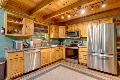 Incredible Mountain Cabin for Family Getaways with Hot Tub and Game Room near Pigeon Forge Parkway, Tennessee - Sevierville, Tennessee - glamping.directory