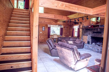 Secluded Wheelchair Accessible Cabin Rental in Jasper, Arkansas - Jasper, Arkansas - glamping.directory
