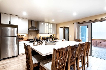 Gorgeous Cabin with Hot-tub, Pool Table and Barbecue in Big Bear Lake, California - Big Bear Lake, California - glamping.directory